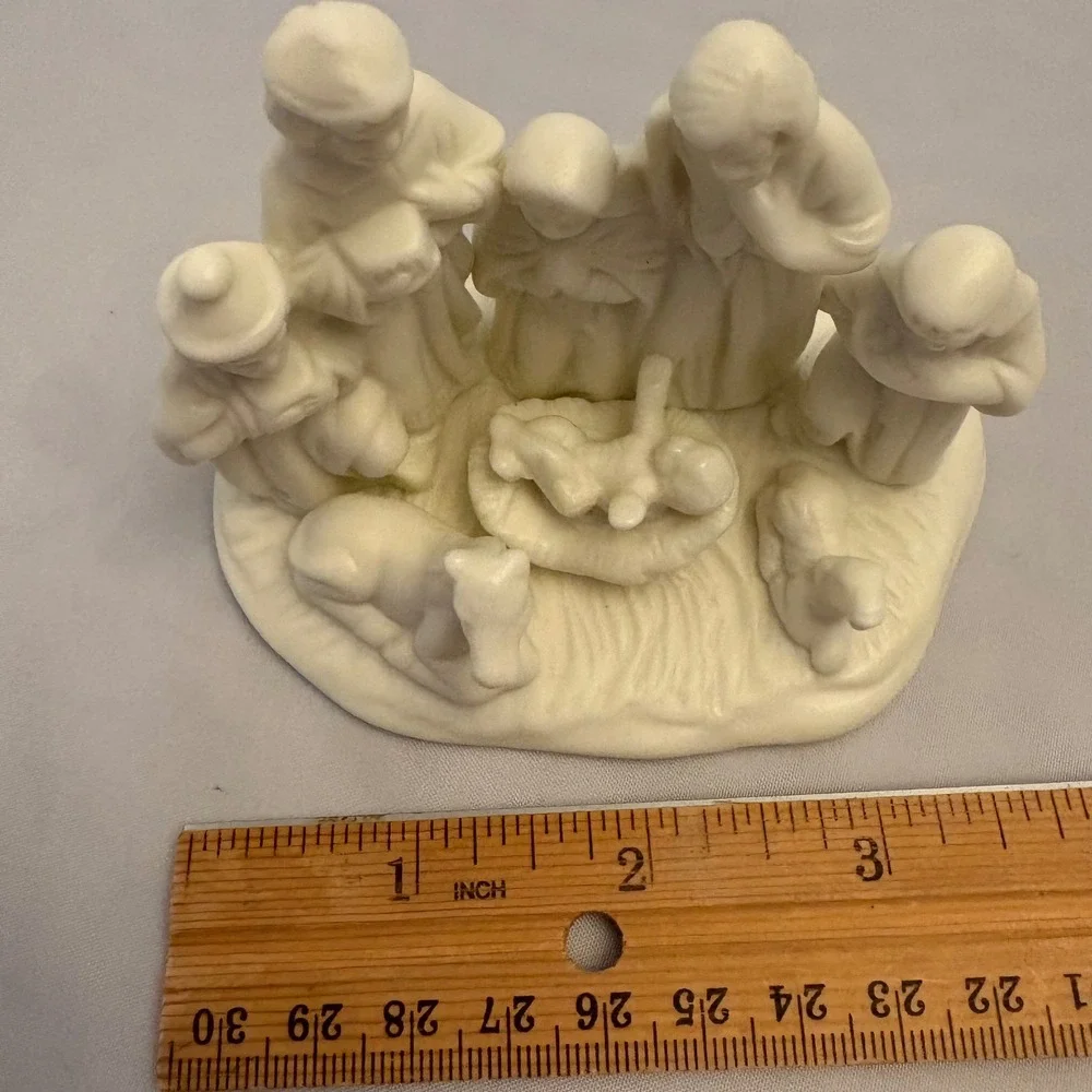 Vintage Nativity Scene Set Holy Family Manger Figurines Jesus Lamb Shepherd 2.5